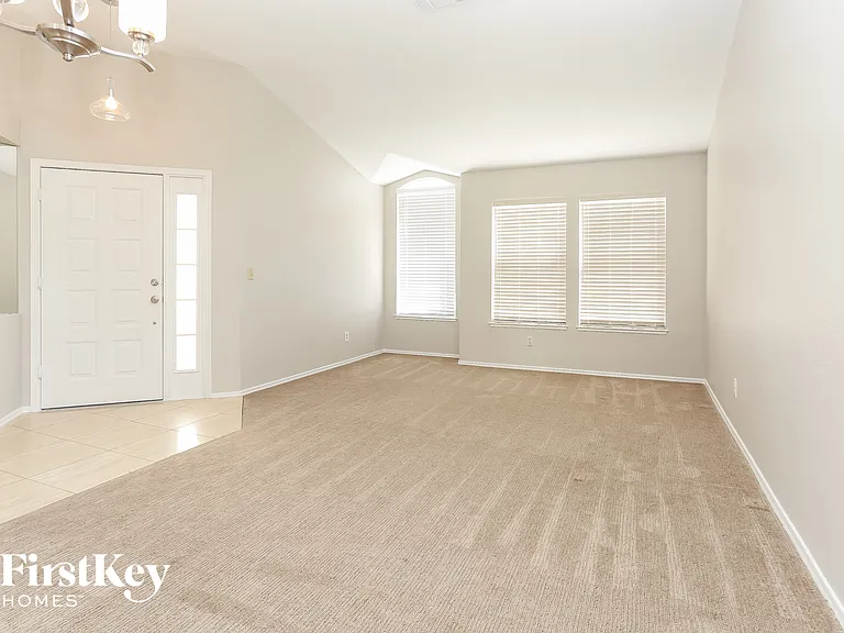 4421 Inez Dr — Photo 5
