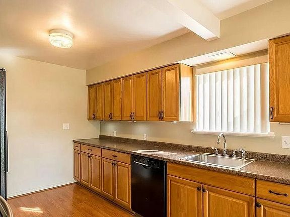 5th image of 317 E Lincoln Ave