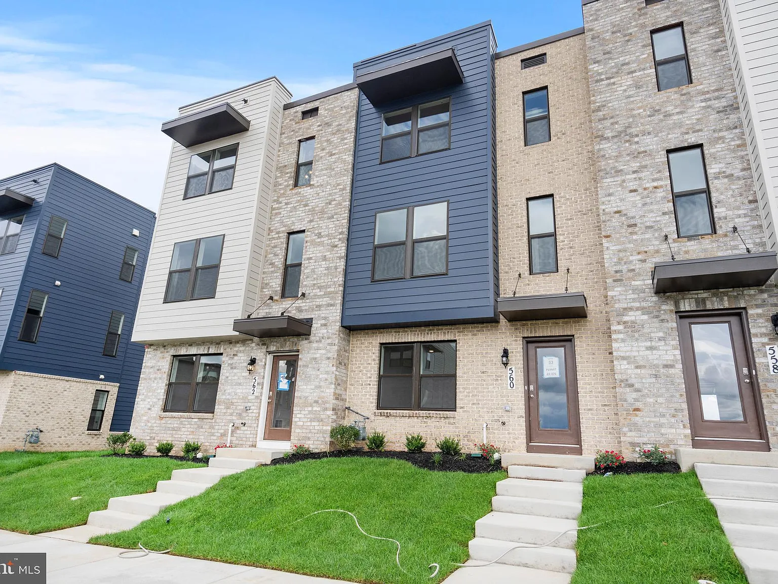 3 bed, 3.5 bath, 2048 sqft, $2,795 — Photo 3