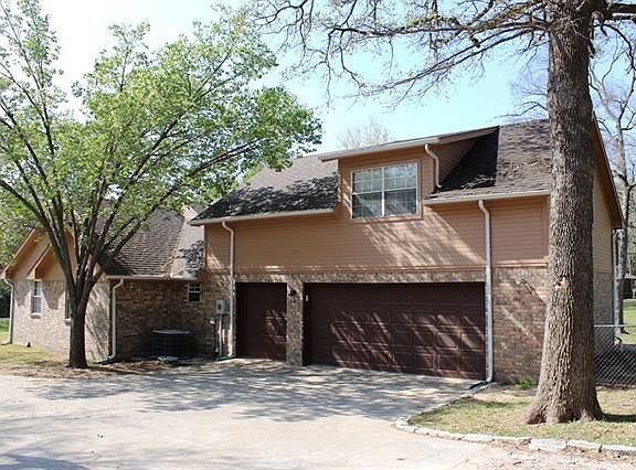 2nd image of 911 Kiowa Dr E