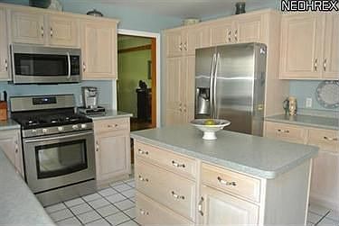 3rd image of 960 Westport Dr
