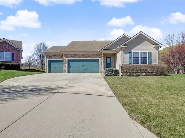 9022 Quill St, Lenexa, KS 66227