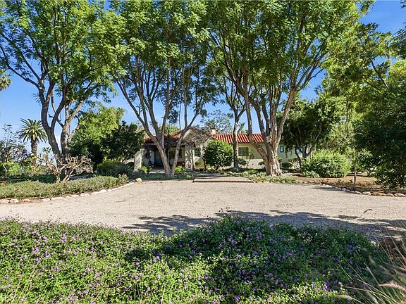 4th image of 2855 McAllister St