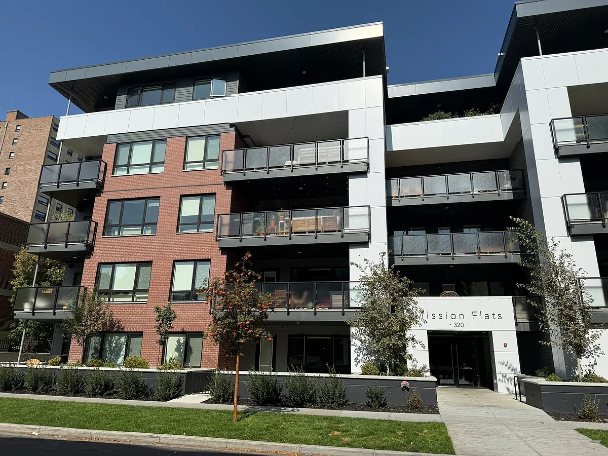 Building Photo - 320 19th Ave SW