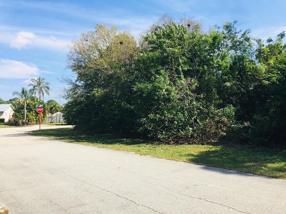 1st image of 474 SE Steamlet Avenue