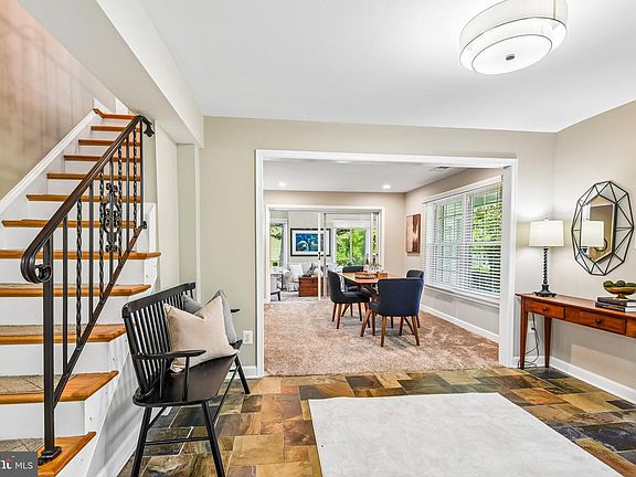 5th image of 5104 Southampton Dr