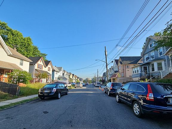 4th image of 99 Bodine St