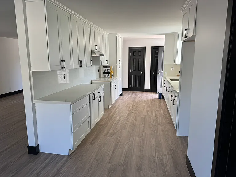 1052 Jefferson Ave — Photo 7