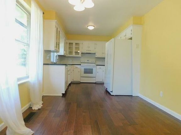 5th image of 3905 W Yorkshire Dr