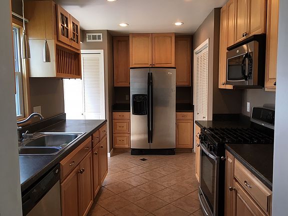 2nd image of 150 Akers Ave