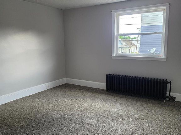 2nd image of 102 E Oak St