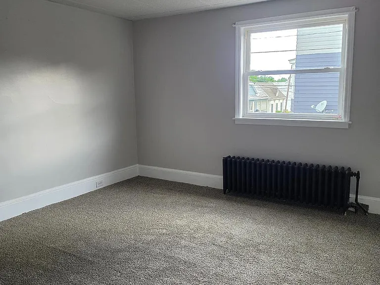 102 E Oak St — Photo 2