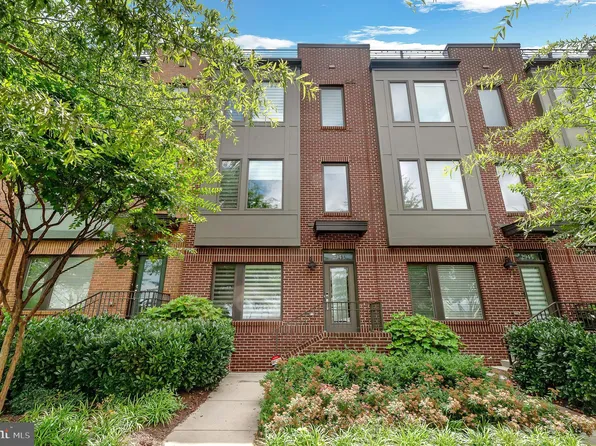 2943 Eskridge Rd, Fairfax, VA 22031