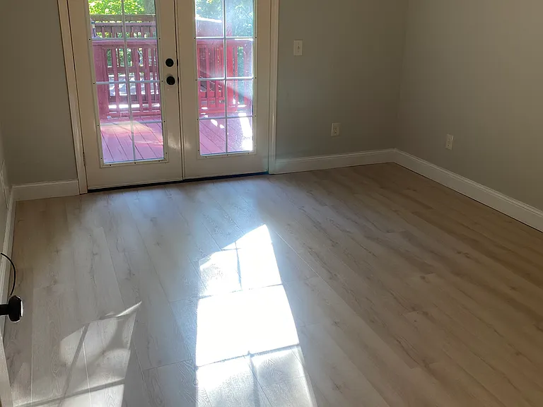 Bedroom for rent with access to deck