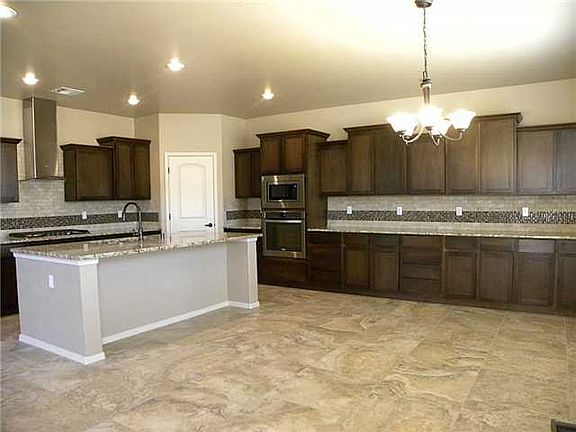 5th image of 318 Silverhill Pl