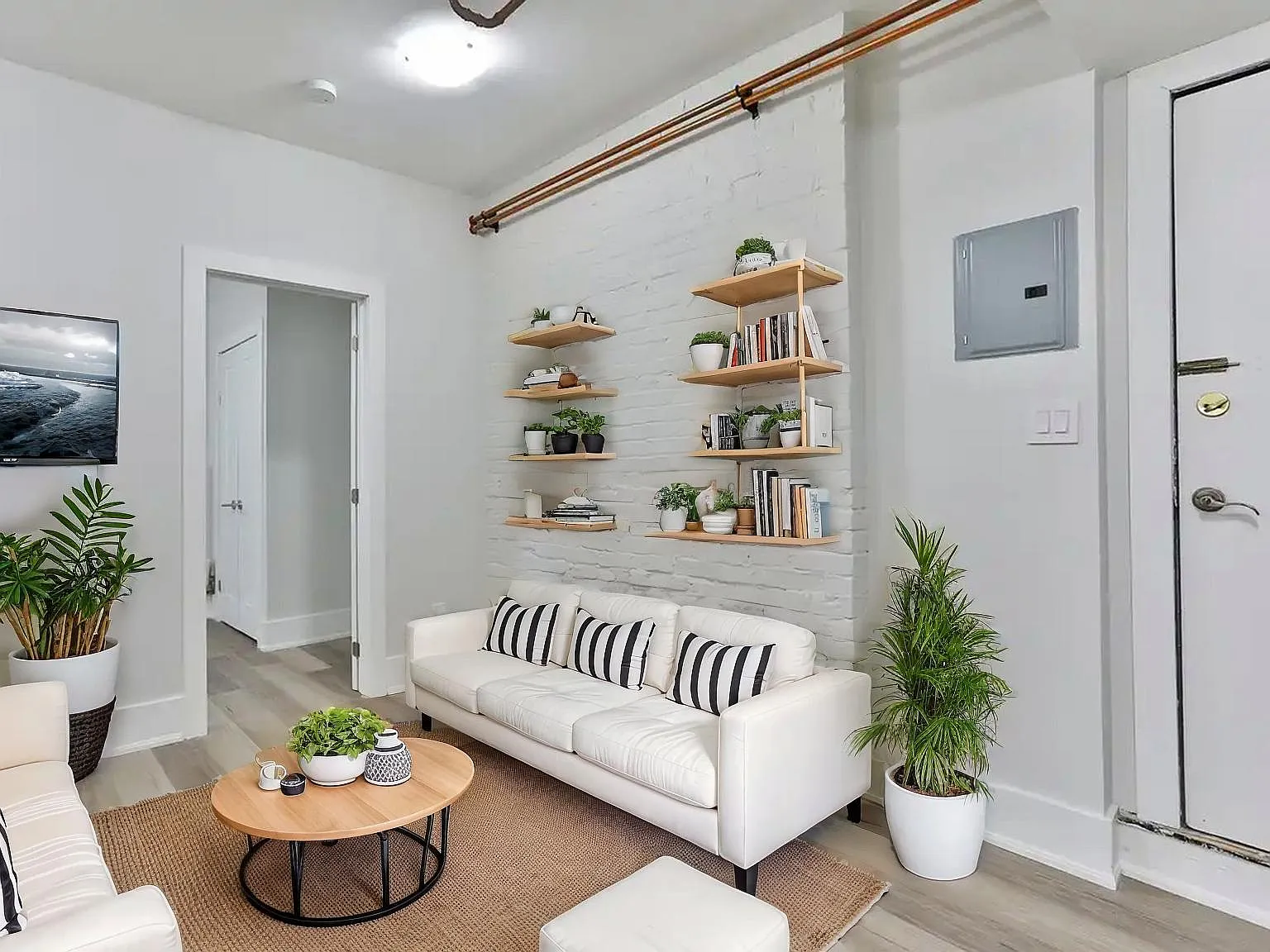 915 St Clair Avenue West — Photo 4