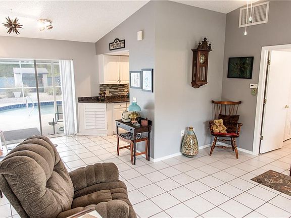 5th image of 11249 Waterford Ave
