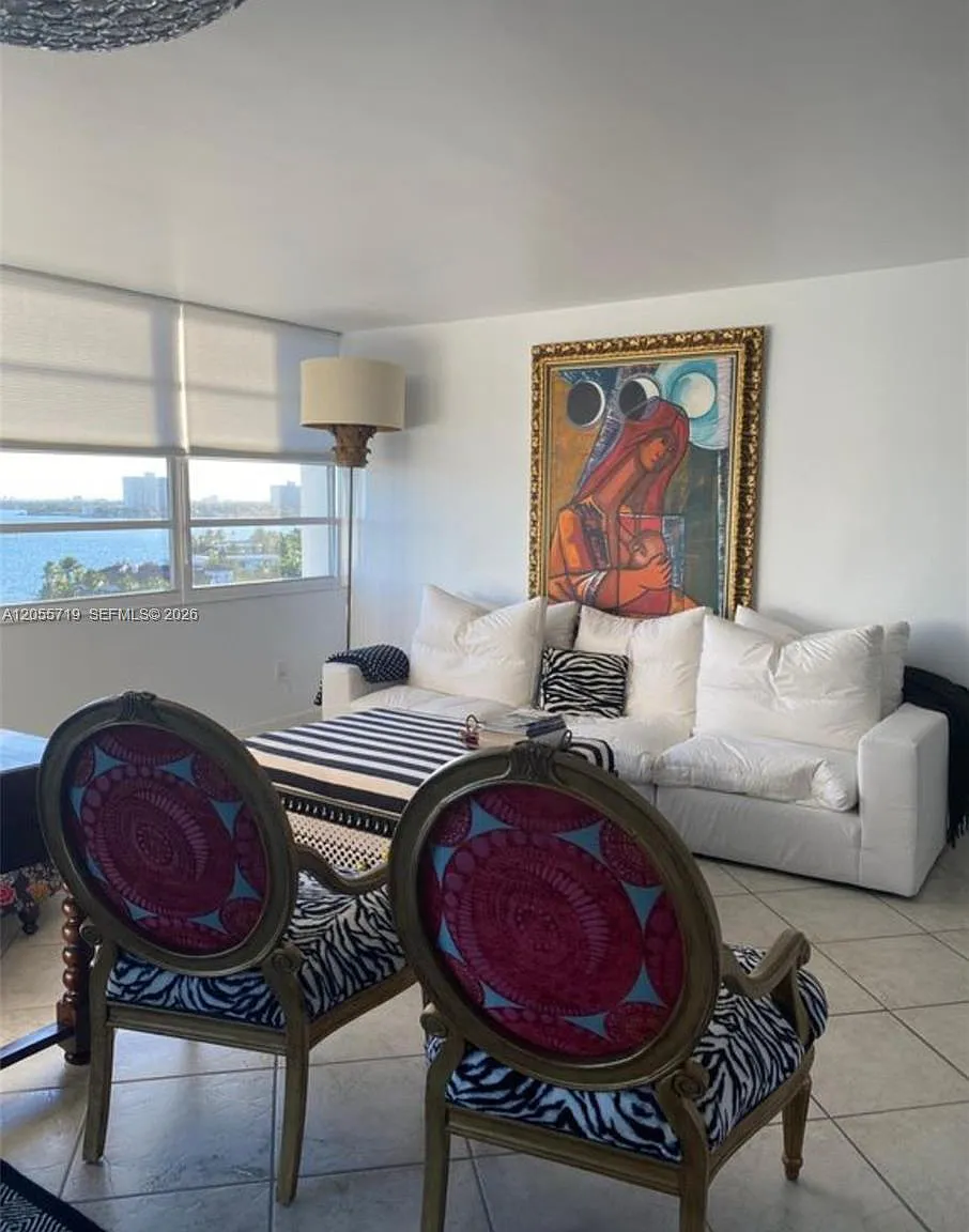 Majorca Towers Condo — Photo 2