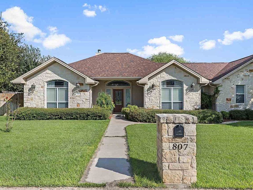 1st image of 807 Woodland Park Dr