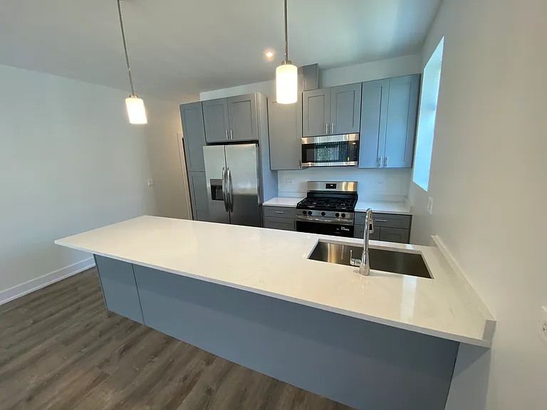 4418 N Austin Ave #102 — Photo 8