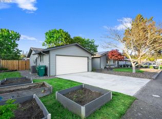 543 SE 17th St, Troutdale, OR 97060