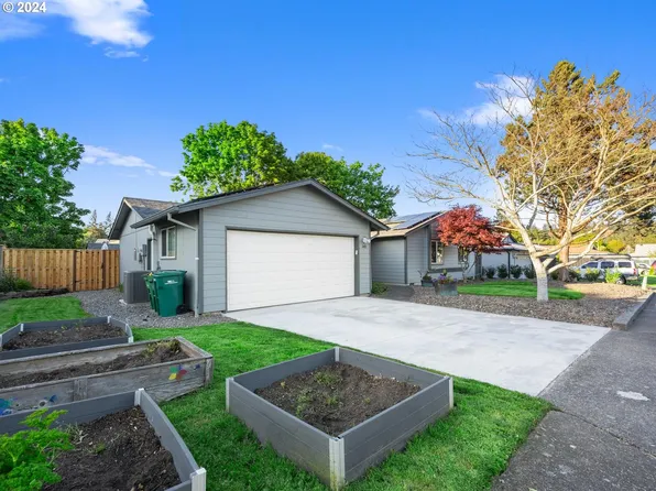 543 SE 17th St, Troutdale, OR 97060