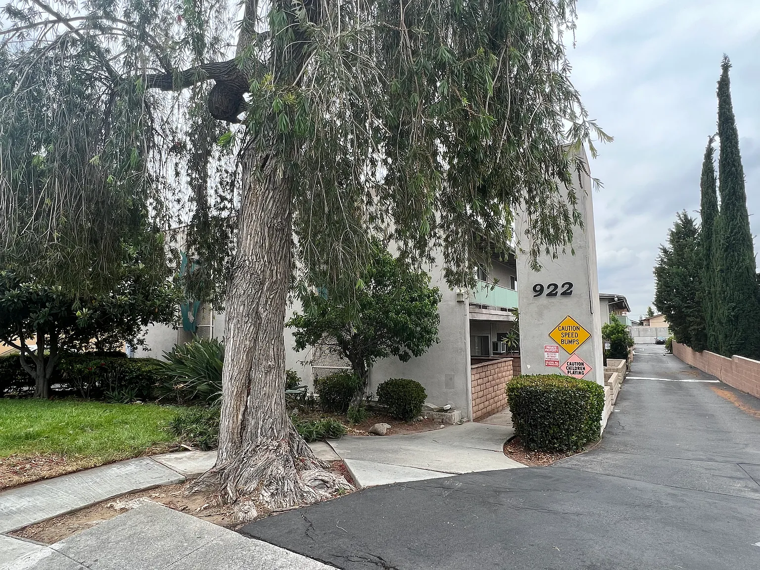 2 bed, 1.5 bath, 1468 sqft, $2,500 — Photo 2