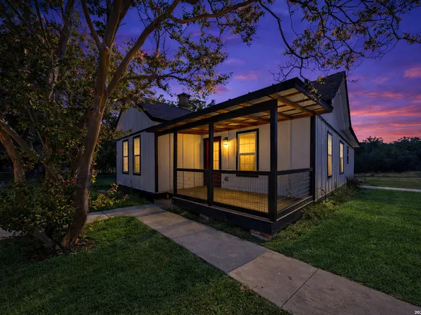 1203 Avenue J, Hondo, TX 78861