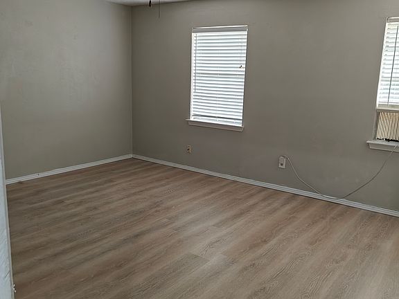3rd image of 510 St Charles Dr