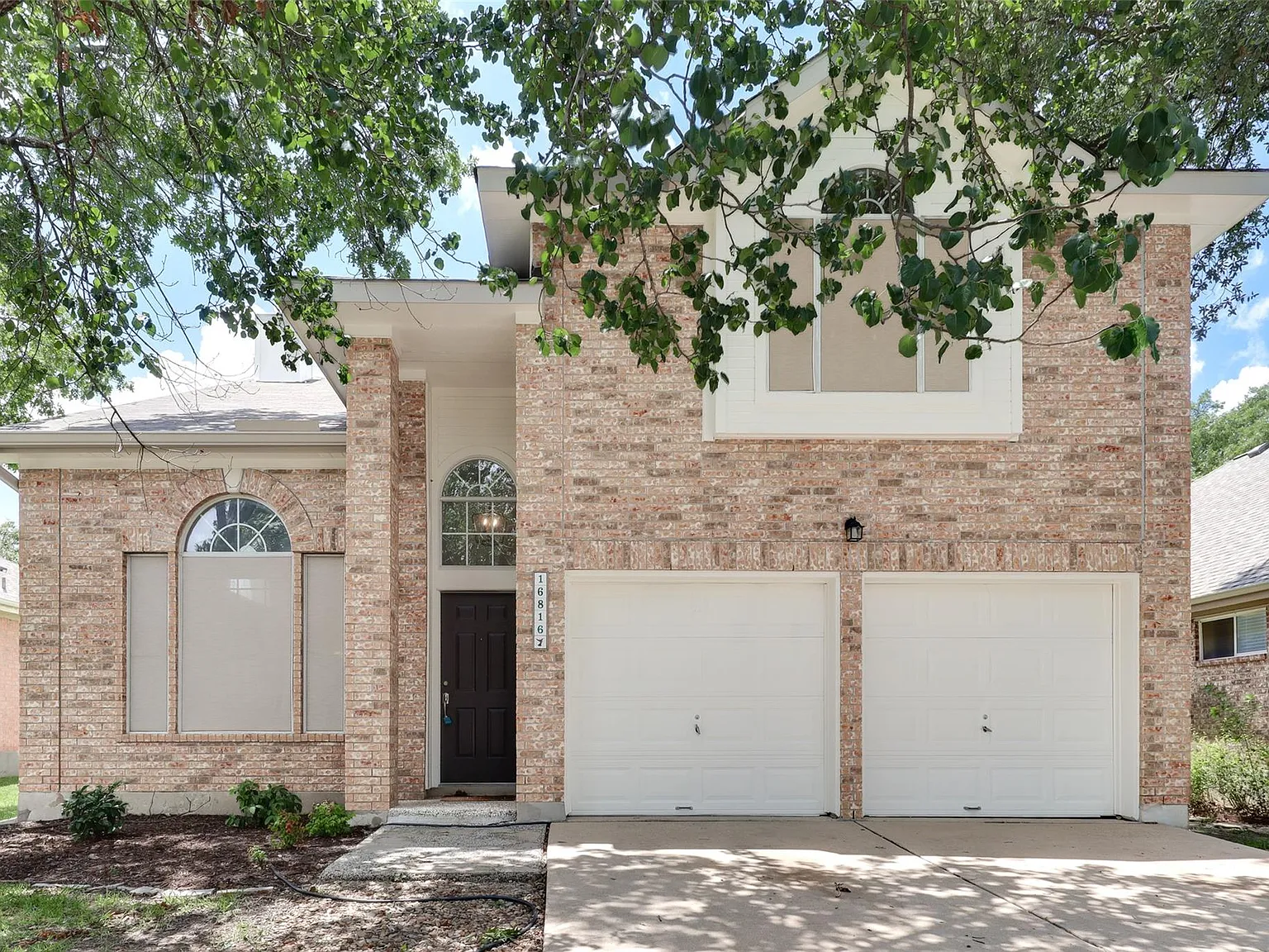 4 bed, 2.5 bath, 2296 sqft, $2,350 — Photo 1