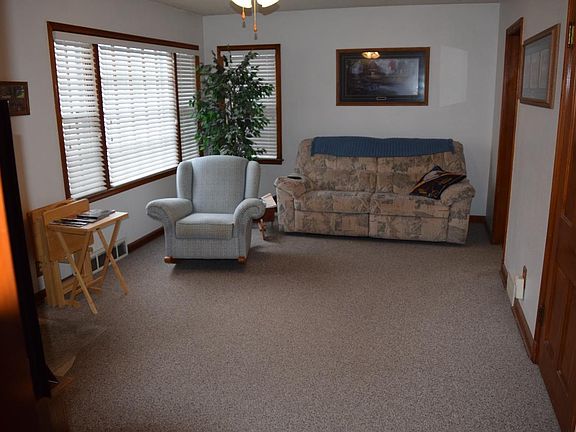 2nd image of 616 SW Southlawn Cir