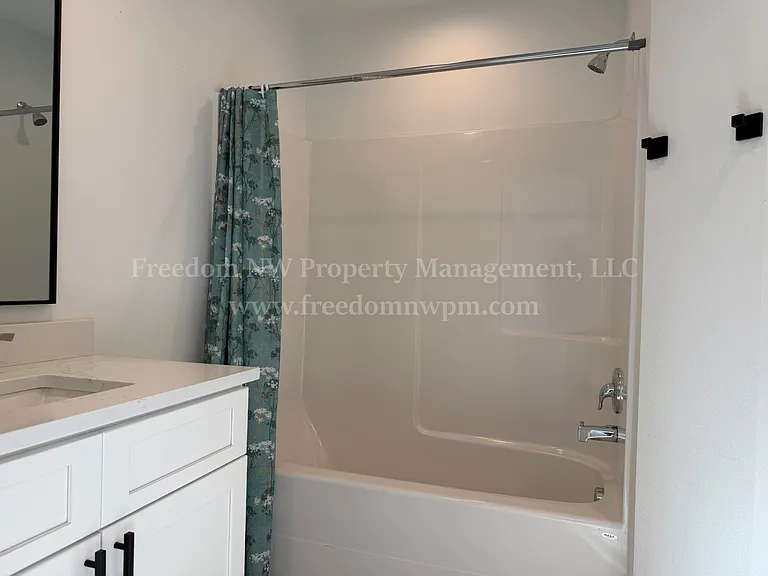 1019 Peach Rd — Photo 10