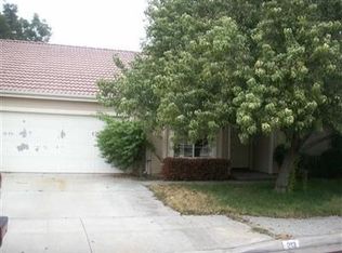 213 W Cromwell Ave, Clovis, CA 93611