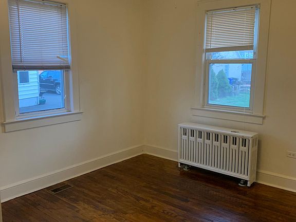 4th image of 5 Edlie Ave #1