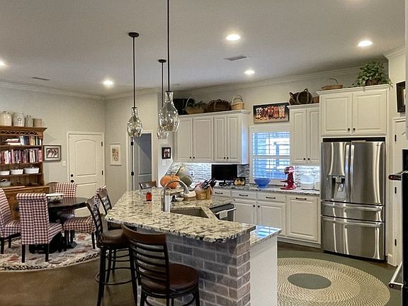 5th image of 807 Trinidad Pl