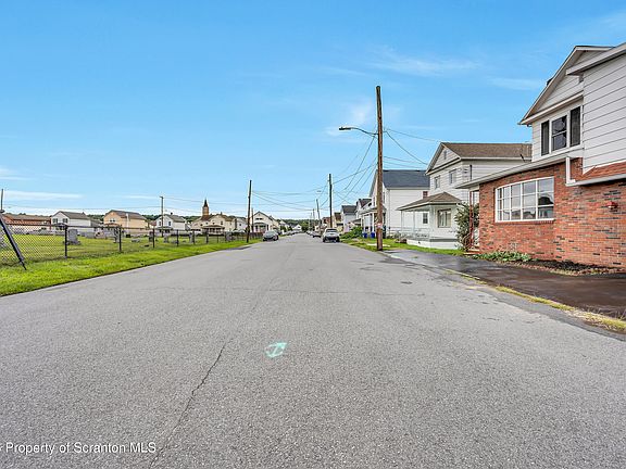3rd image of 613 Watt St