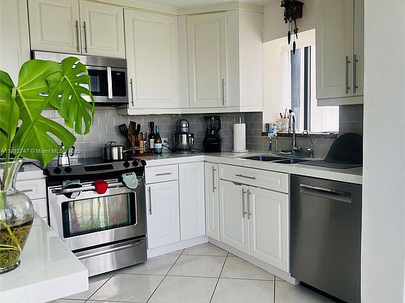5th image of 2333 Brickell Ave APT 1516