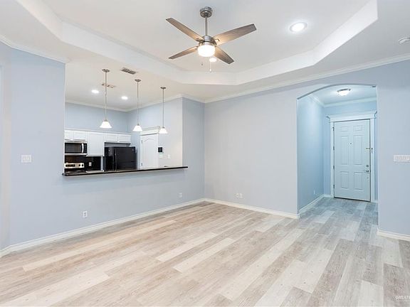 2nd image of 708 S Excalibur St