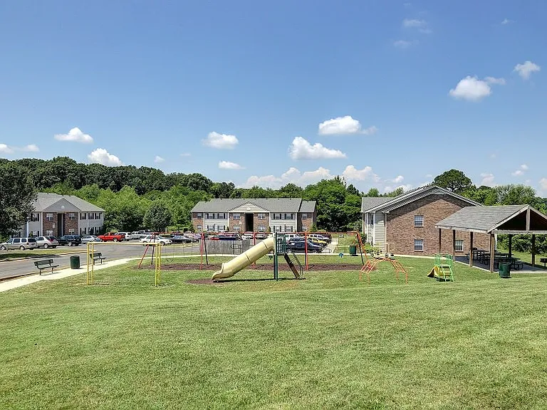 Ridgetop Apartments — Photo 7