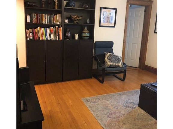 2nd image of 3934 N Southport Ave #3R