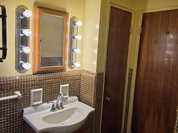 4th image of 2332 Losantiville Ave #4