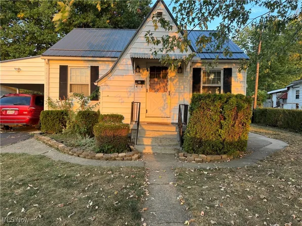 2456 Crew Ave, Zanesville, OH 43701