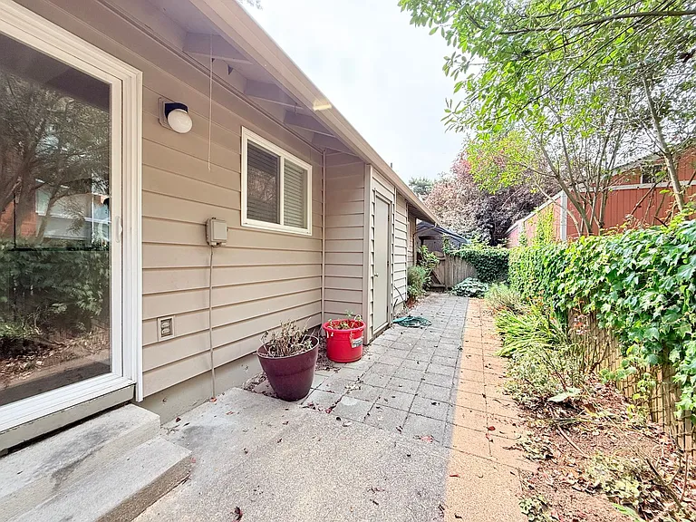 11253 SW Springwood Dr — Photo 22