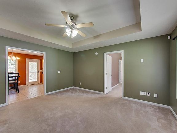 5th image of 412 McCoy Ct