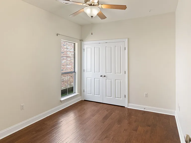 7945 Seville Ct — Photo 10