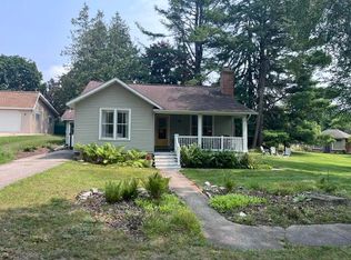 8497 Mill St, Onekama, MI 49675