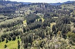 3rd image of 191 Sugarpine Road