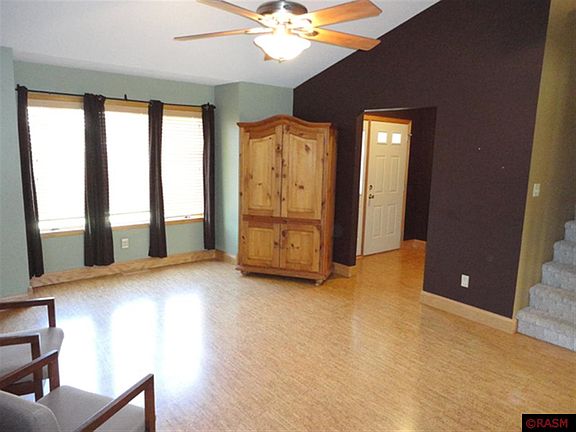 3rd image of 431 Lilac Ln
