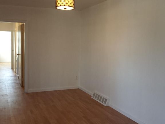3rd image of 8869 E Roosevelt Blvd