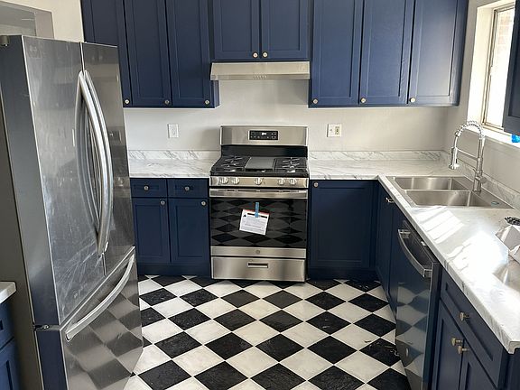 4th image of 9612 Lockerbie Ave